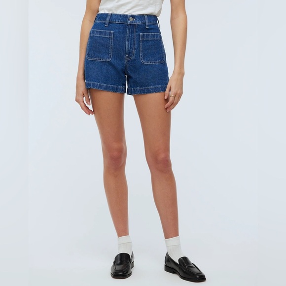 Old Navy Patch Pocket Denim Mid Rise Shorts Medium Wash Slight Distressed Size 8 - Picture 2 of 14